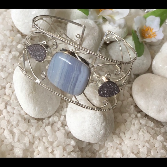 🎉💙GORGEOUS CUFF BRACELET🛍🛍 - Picture 5 of 8